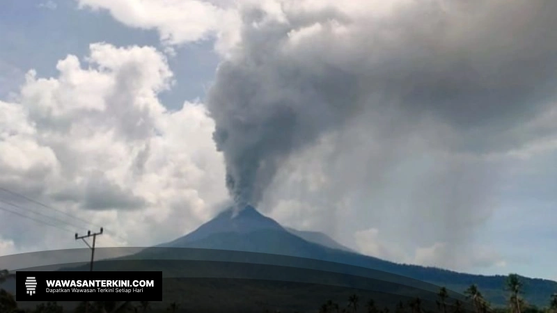 Pengungsi Erupsi Gunung Lewotobi Capai 12.200, Basarnas Terus Bertindak